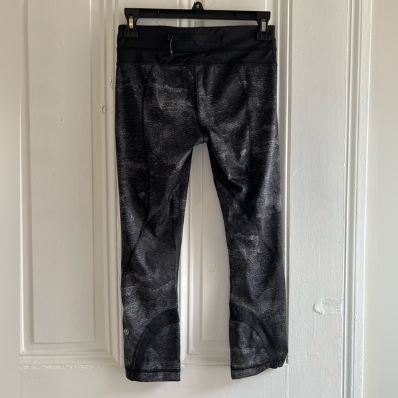Lululemon Run Inspire Crop II All Full-On Luxstreme Sequin Snake Slate Black - Picture 2 of 12